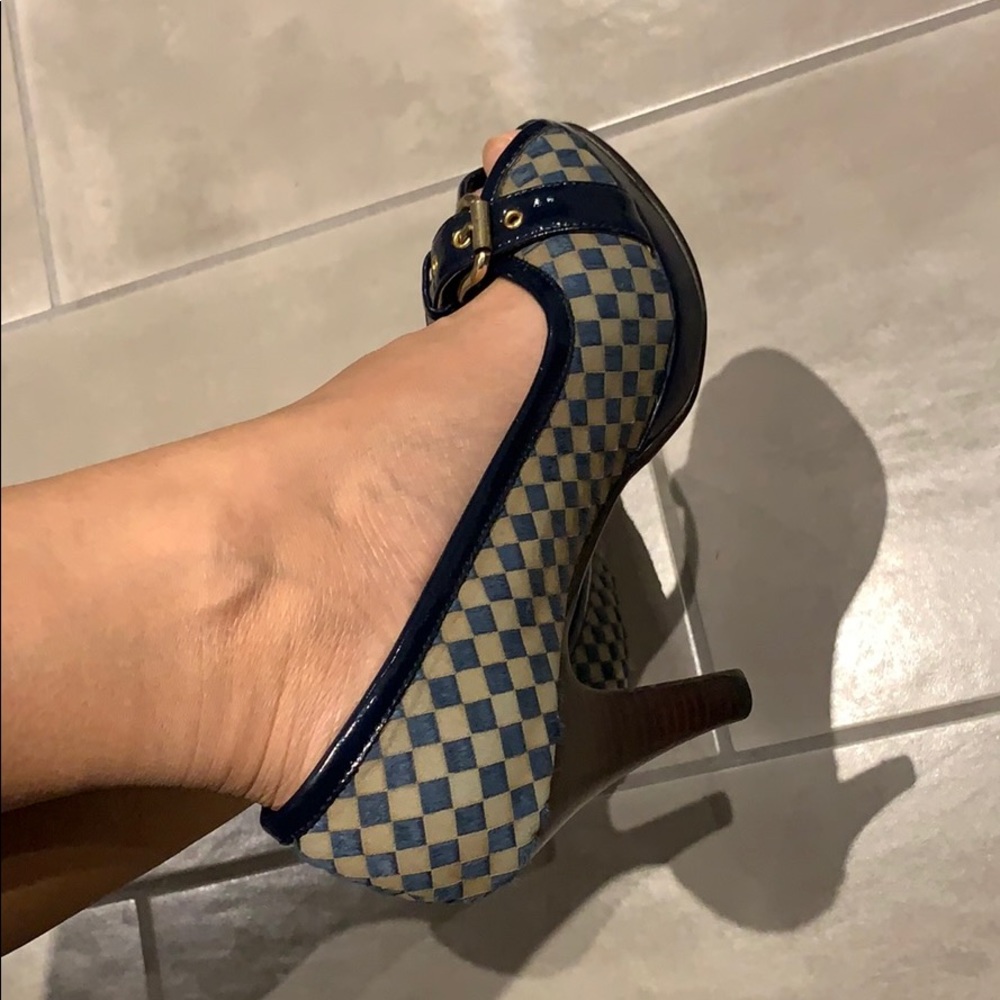 Heels - Picture 4 of 5